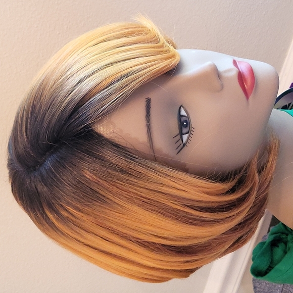 Short Multicolor Lace Front Wig - Picture 4 of 7